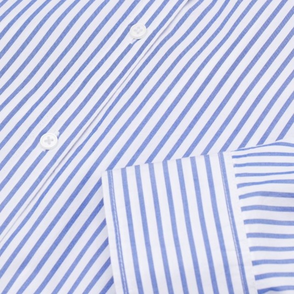 NWT! Women’s button down xs runs big read details - Picture 2 of 2